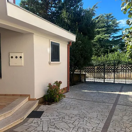 Loncar Apartment *